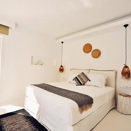 Pili Pala * Moni Christou Dasous